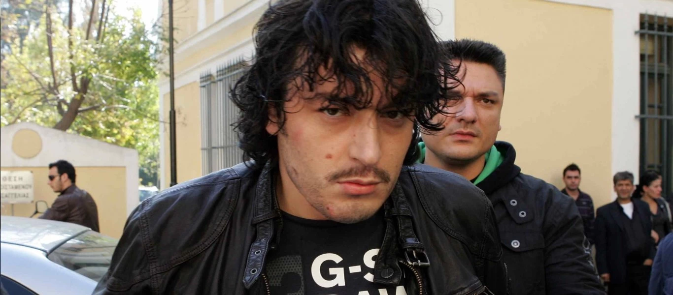 A.Ριζάι: Κυκλοφορούσε ελεύθερος με πολυτελέστατο αυτοκίνητο - Του επέβαλλαν πρόστιμο... για κορωνοϊό